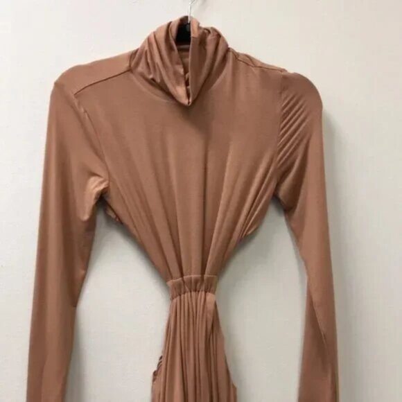 H:OURS Cia Midi Dress in Camel - Picture 5 of 6